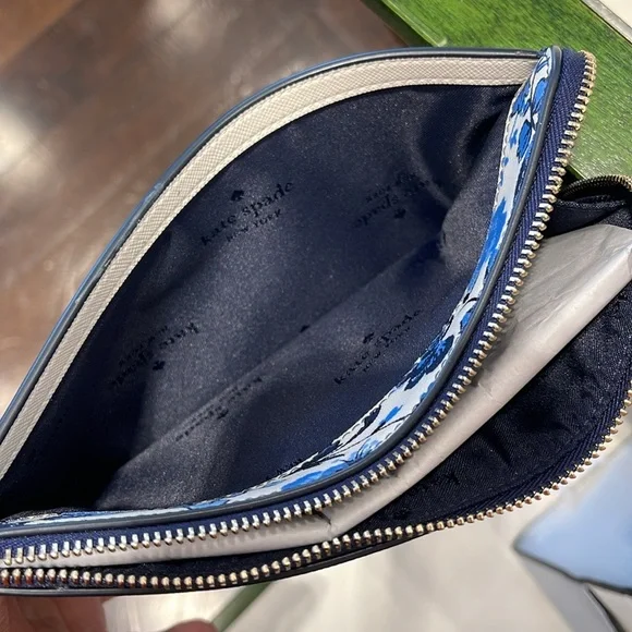 Kate Spade Lucy Vase Floral Medium L Zip Wristlet
Blue Multicolor / vase floral - Picture 6 of 16